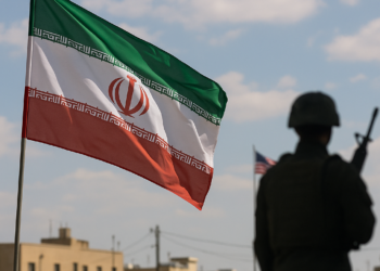 El régimen de Irán afirmó que los países que colaboren con EEUU “recibirán una dura respuesta” y ratificó el cierre de Ormuz
