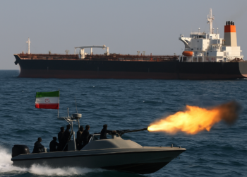 El régimen de Irán atacó un segundo buque en Ormuz en medio de una nueva escalada de tesiones en Medio Oriente