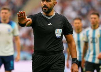 Ismail Elfath, el árbitro del Uruguay-España, pitará el Inglaterra-Argentina