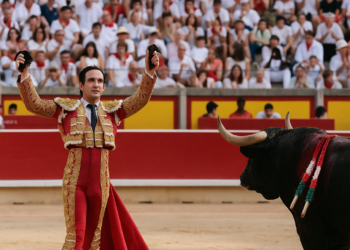 Tomás Rufo, a hombros tras cortar cuatro orejas.