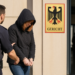 La Justicia alemana deja en libertad condicional a una colaboradora del trío neonazi que mató a diez personas