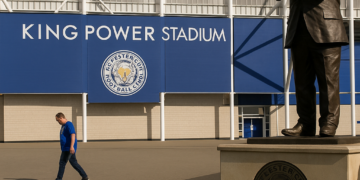 Leicester, la ‘cenicienta’ de la Premier League que pasó del cielo deportivo al infierno económico