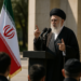 El líder supremo de Irán promete venganza por la muerte de su padre y predecesor