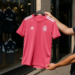 MARCA descubre la tercera equipación del Real Madrid: la camiseta rosa oficial ya se vende en Francia