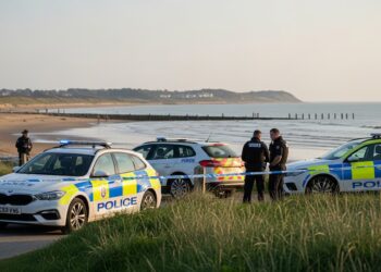 Una madre y su hija mueren en Essex al intentar auxiliar a un niño en el mar