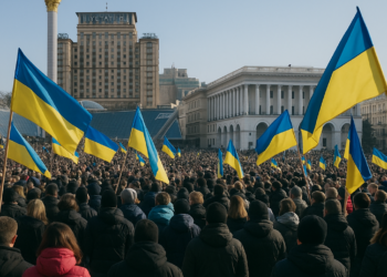 Miles de manifestantes protestan en Kiev contra la destitución del ministro de Defensa Fedorov
