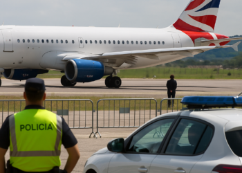Montan operativo especial para llegada de Inglaterra