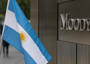 Moody's eleva la calificación de Argentina a "B3" con perspectiva "positiva"