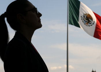 Nunca agachamos la cabeza,  asegura Sheinbaum