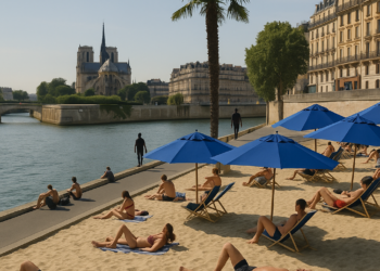 París reabrió las zonas de baño en el río Sena por la ola de calor extremo que azota a Francia y a gran parte de Europa