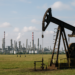 El precio del petróleo cayó a su mínimo en más de cuatro meses por el optimismo en las conversaciones entre Estados Unidos e Irán