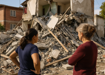 Vecinos pierden sus hogares tras doble sismo