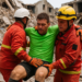 Rescatan con vida al portero Hernán atrapado ocho días tras los terremotos de Venezuela
