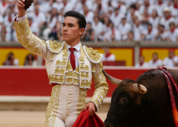 Feria de San Fermín: El debutante Aarón Palacio corta la primera oreja en Pamplona | Cultura
