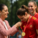 Entrega Sheinbaum medallas a España en Final del Mundial