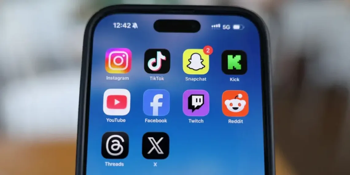Reino Unido planea un toque de queda nocturno de redes sociales para los jóvenes de 16 y 17 años