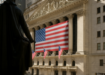 Wall Street cierra con ganancias moderadas; mercado se alista para la temporada de reportes