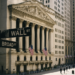 Wall Street cierra con ganancias tras datos de inflación de EU y reportes de bancos