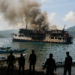 Al menos cinco muertos y más de 40 desaparecidos tras el incendio de un ferry en Indonesia