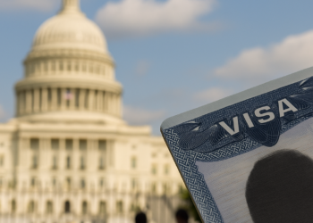 Señalan que Estados Unidos usa permisos para entrar al país como coacción política