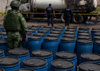 Aseguran 62 mil litros de huachicol en NL tras incendio