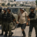 Detienen a dos adolescentes israelíes por apalear a un palestino amputado en Cisjordania