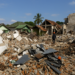 Suben a 51 los muertos tras terremoto de magnitud de 7,7 en Indonesia