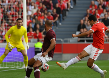 El Benfica endosa un 'set' al Hearts con un golazo de Prestianni