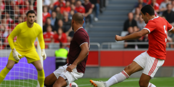 El Benfica endosa un 'set' al Hearts con un golazo de Prestianni