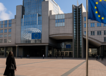 Bruselas urge a la Eurocámara a avanzar en la directiva que sanciona a quien colabore con la migración irregular