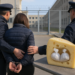 Detienen a una mujer en Italia por esconder droga dentro de un queso para llevársela a su hijo en prisión