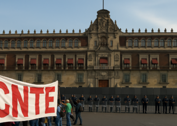 Claudia Sheinbaum recibe a la Sección 22 de la CNTE y blinda Palacio Nacional