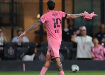 De Paul marca ante Monterrey y dedica el gol a Messi por la muerte de su padre