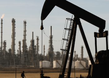 Precios del petróleo caen tras anuncio de Trump sobre posibles negociaciones entre EU e Irán