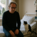 El director de la trilogía de terror ‘El ciempiés humano’ anuncia que sufre esclerosis múltiple y se despide en un alucinógeno documental