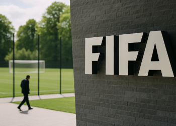 FIFA anuncia la salida de su director de operaciones tras las críticas a Infantino