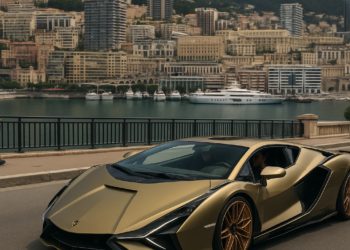 Fernando Alonso saca a pasear su Lamborghini Sián por las calles de Mónaco