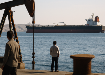 El petróleo continúa al alza ante la falta de avances entre EEUU e Irán para reabrir el estrecho de Ormuz