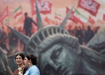 El régimen de Irán refuerza la represión interna en medio de la guerra y multiplica ejecuciones, arrestos y cierres de comercios