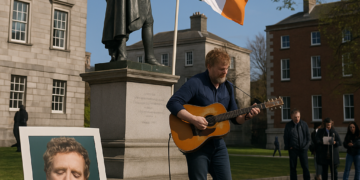 Irlanda despide a Glen Hansard arropado por actuaciones musicales de Bono y un poema de Patti Smith | Cultura