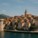 310 metros de casco medieval, una catedral con mezcla de estilos y un reloj lunar: así es Korčula, la isla que asegura ser cuna de Marco Polo