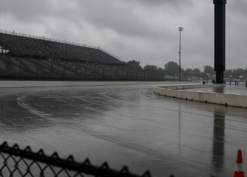 La lluvia impide la disputa del GP de Milwaukee: el título de Palou se retrasa al domingo