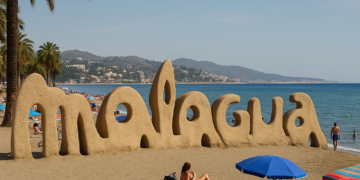 El Málaga golea en su primera victoria del verano