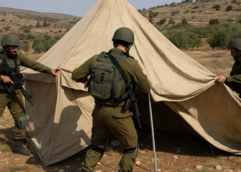 Soldados israelíes desmantelan una carpa de radicales que sitiaban una casa palestina en Cisjordania