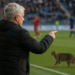 Mourinho señala al banquillo
