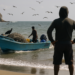Entre amenazas de narcos y ataques de EU, pescadores de Ecuador sufren para ganarse el sustento