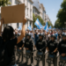 Manifestantes chocan con policía en Argentina por proyecto de ley a favor de propiedad privada