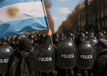 Manifestantes chocan con policía en Argentina por proyecto de ley a favor de propiedad privada