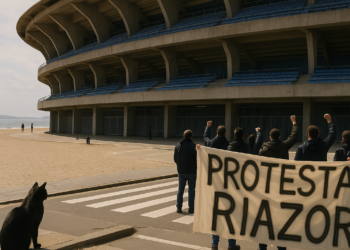 Riazor inaugura la campaña en medio de protestas