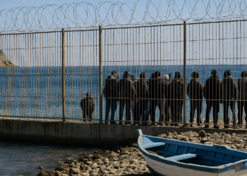 Aplazan en Ceuta una de las travesías más antiguas de España por la avalancha de migrantes marroquíes